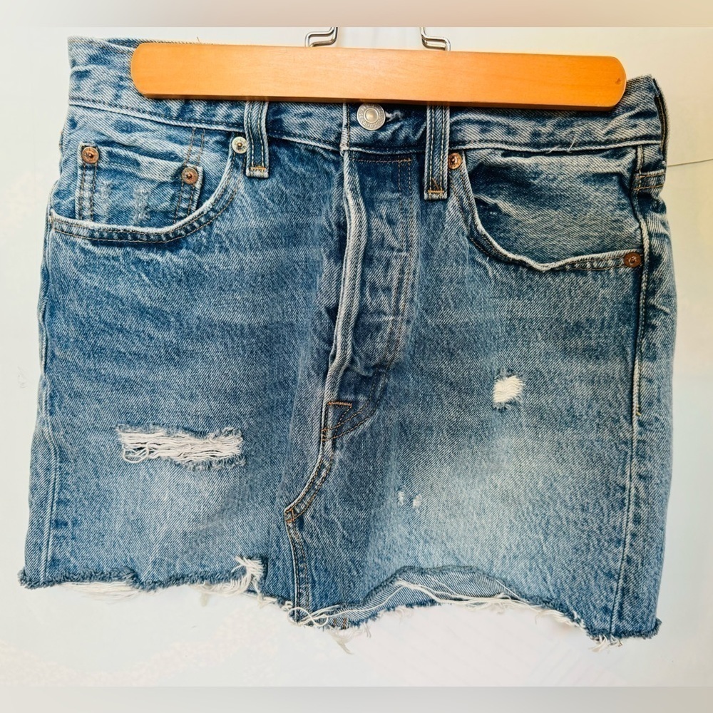 Size 25 Levi jean mini skirt button fly